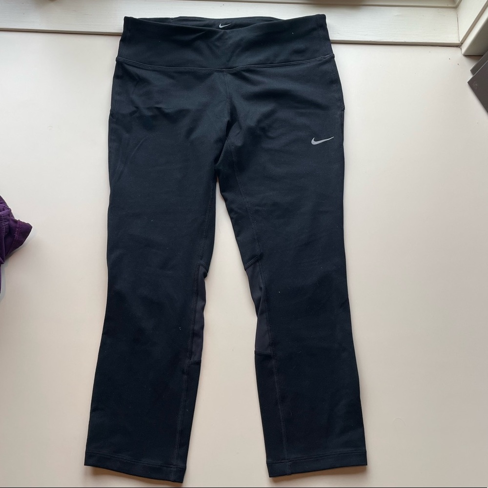 Nike cropped leggings size: Medium